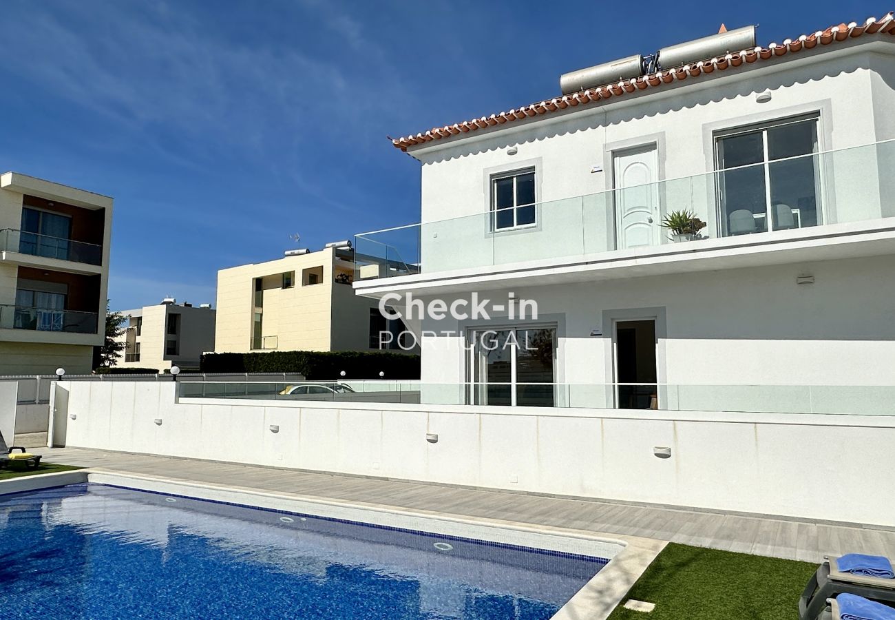 Piscine; terrasse; appartement