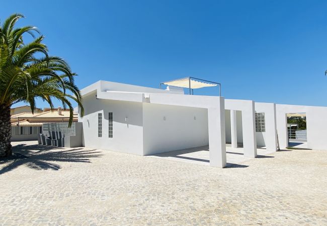 Villa em Quarteira - Moderna by Check-in Portugal