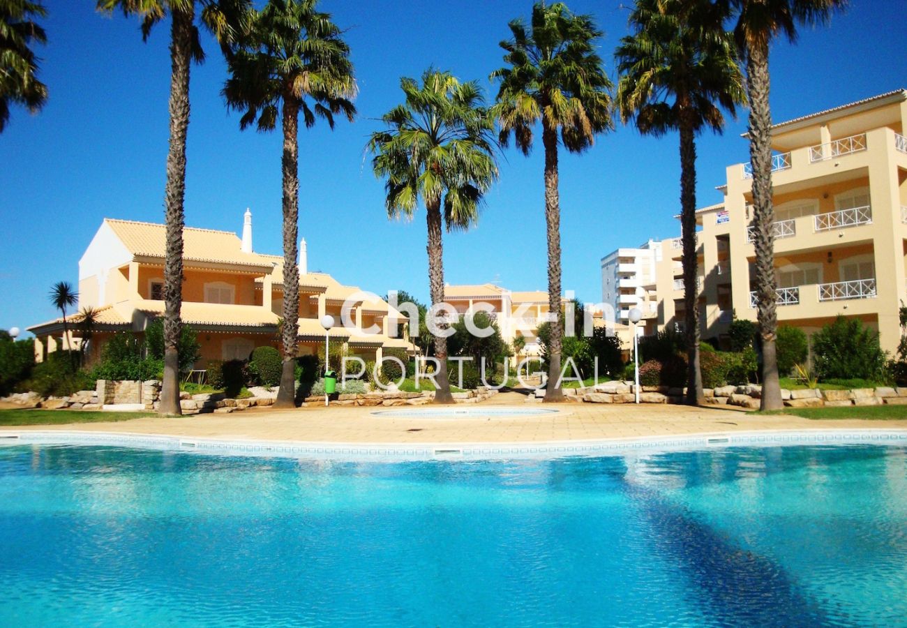 Villa; pool; beach; marina