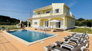 Lara Lima by Check-in Portugal