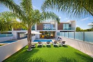 Moon by Check-in Portugal